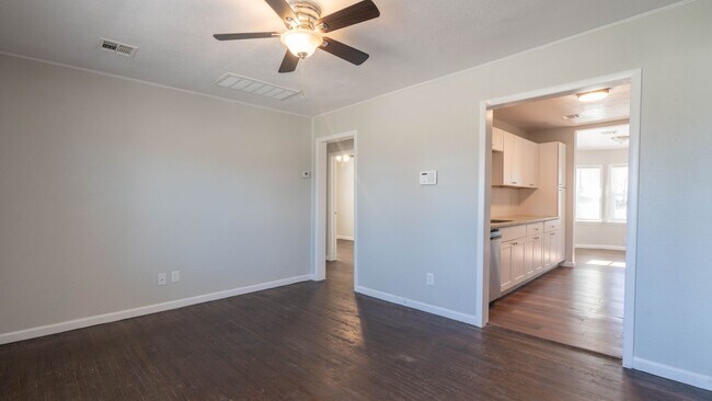 Foto del edificio - Beautifully remodeled 3/2 in West Tulsa - ...