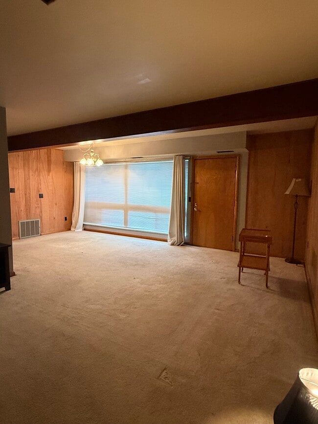 Building Photo - 1202 Parkway Dr