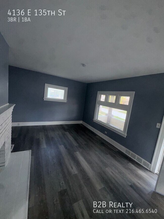 Building Photo - 4136 E 135th St