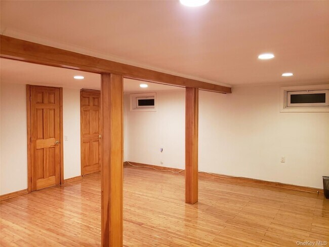 Foto del edificio - 69-21 182nd St