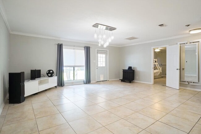 Building Photo - 6763 Hill Ct