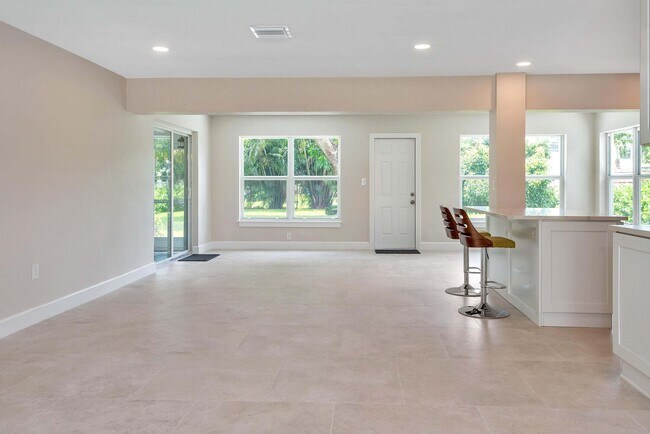 Foto del edificio - 2001 Collier Ave