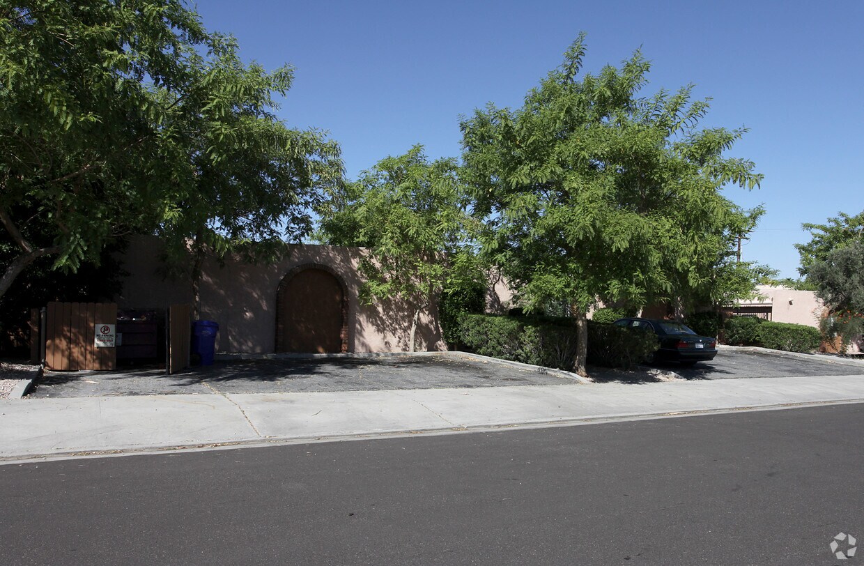 Building Photo - 556 E Chuckwalla Rd