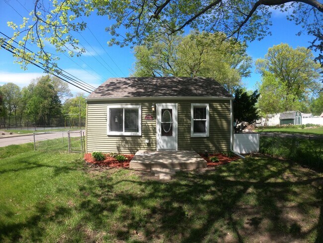 Foto del edificio - Completely redone Farmington Hills ranch!!...