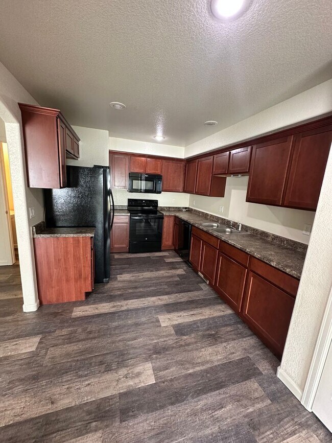 Foto del edificio - 3 BEDROOM, 2.5 BATHROOM SADDLE RIDGE TWIN ...