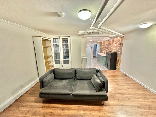 Foto del edificio - Charming Capitol Hill Partially Furnished ...