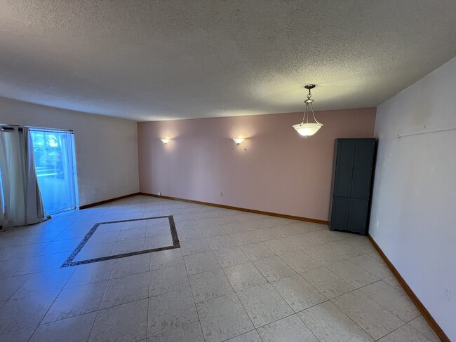 Foto del edificio - 7745 SW 86th St