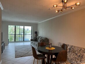 Building Photo - 2220 N Cypress Bend Dr