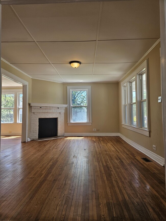 Building Photo - 390 Harper Ave