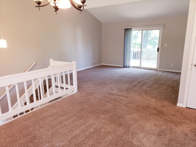 Foto del edificio - Spacious 3 bedroom 2 bath home