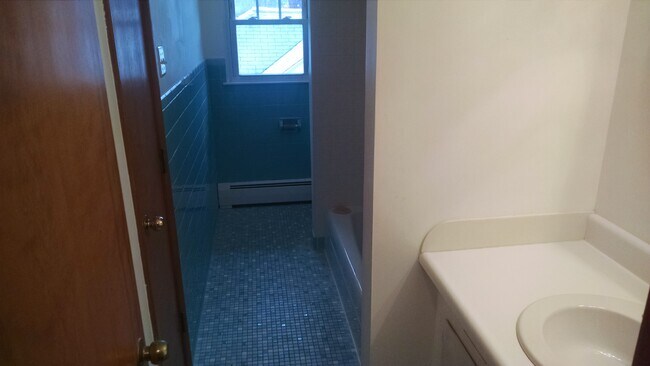 bathroom - 87 Albert St