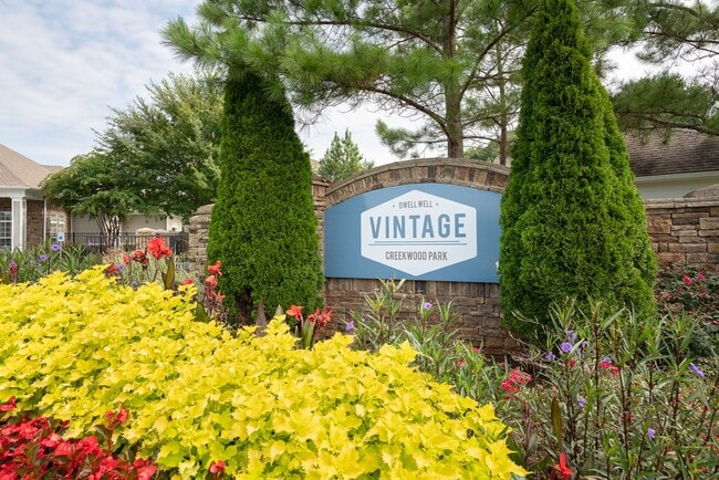 Building Photo - Vintage Creekwood Park Apartments