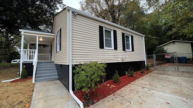 Building Photo - BEAUTIFULLY RENOVATED 2br/1ba home!! - In ...