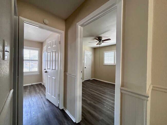 Foto del edificio - 906 Spring Tree St