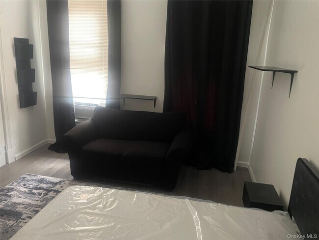 Building Photo - 135 5th Ave