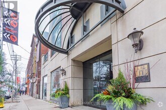 Building Photo - 901-901 Queen St W