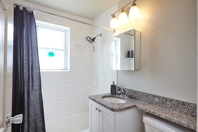 Foto del edificio - 49 Salmon Brook Dr