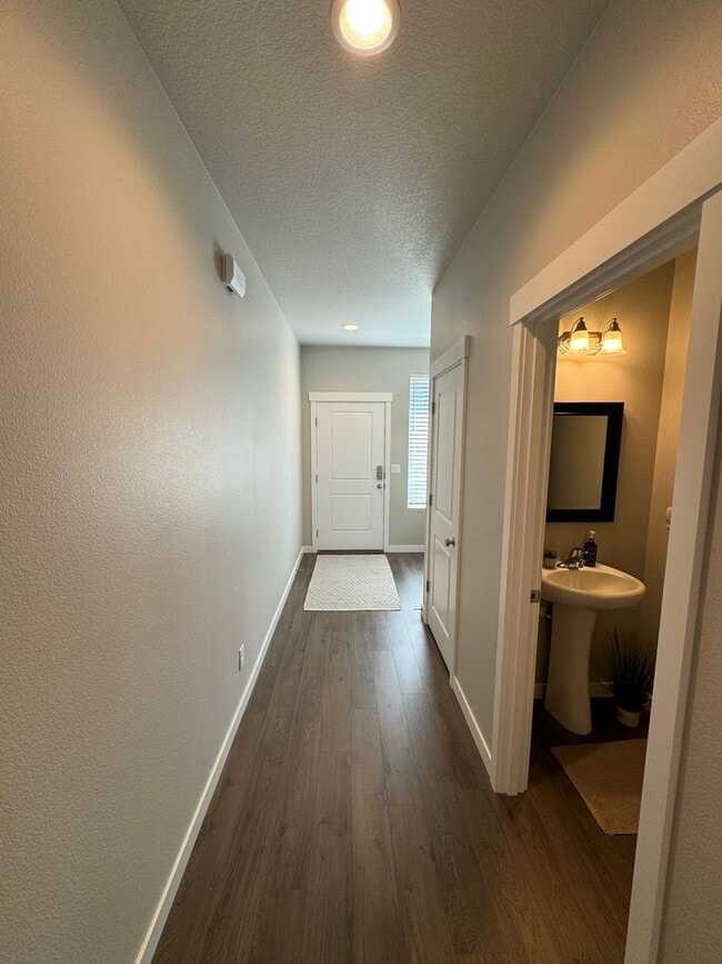 Building Photo - Must See Townhome Located in Ponderosa Ridge