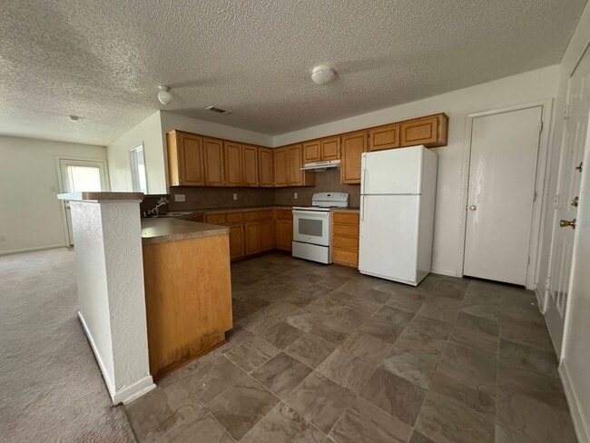 Building Photo - 5903 Medina Dr