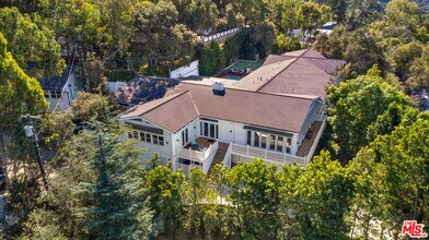 Building Photo - 9669 Oak Pass Rd