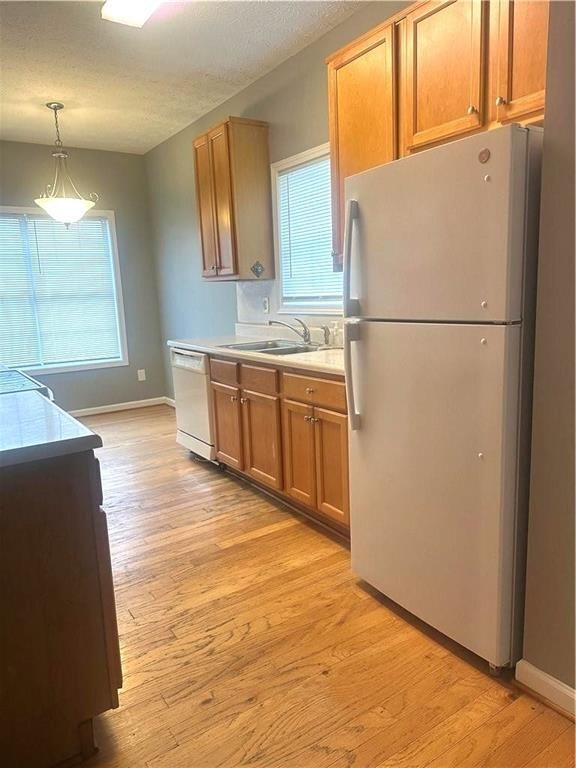 Foto del edificio - 7566 Larchwood Ln