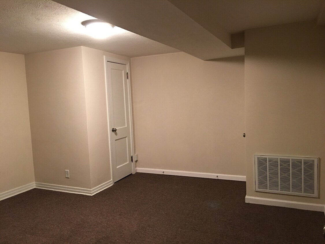 305 S 3rd St Unit 305.5, Salina, KS 67401 Apartments in Salina, KS