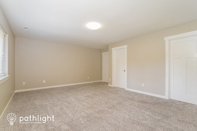 Building Photo - 4034 Ne Luxury Lane