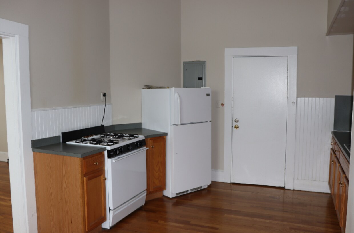 948 Washington St Unit 2, Braintree, MA 02184 Condo for Rent in