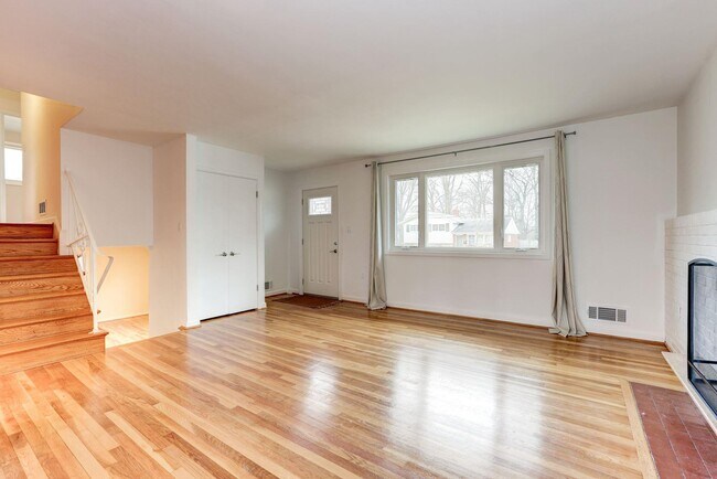 Foto del edificio - 9718 Holmhurst Rd