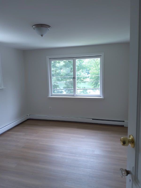 Foto del edificio - 616 Lakes Rd