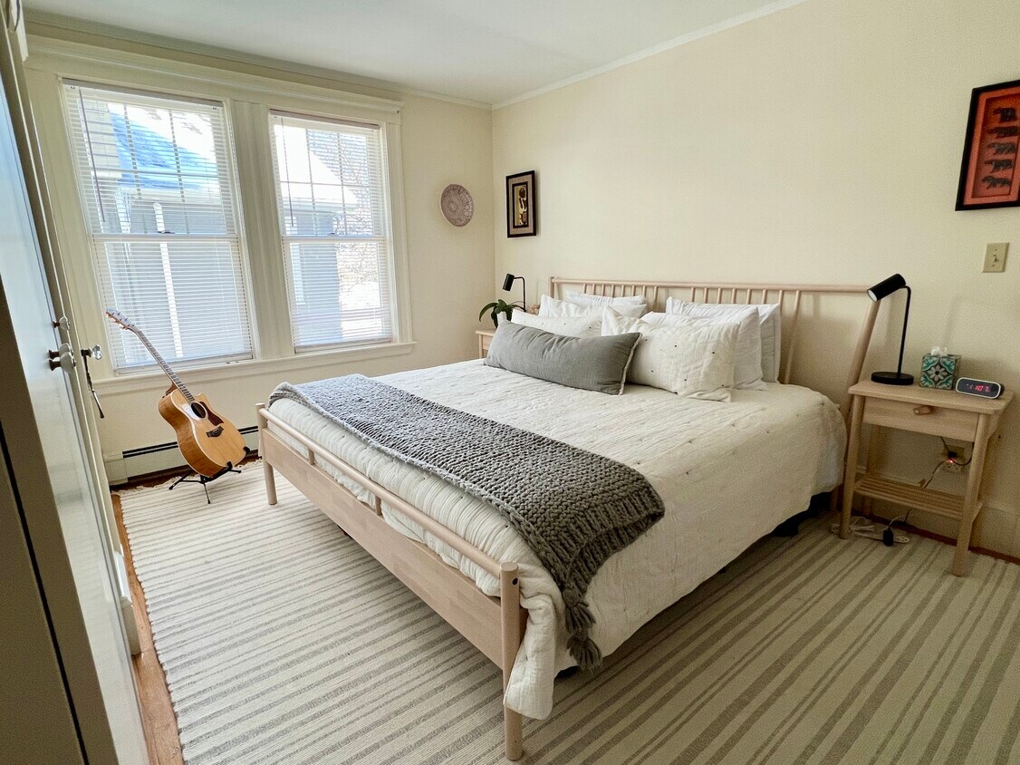 Bedroom (main floor) - 642 Huron Ave