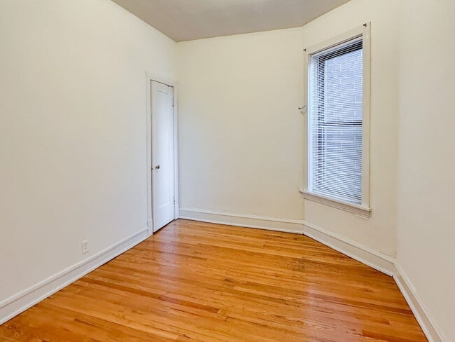 Building Photo - 3056 N Greenview Ave