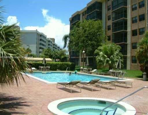 Foto del edificio - 900 NE 195th St