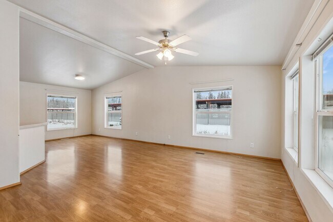Building Photo - Great 2 bedroom, 2 bath, long term rental ...