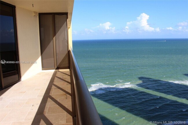 Foto del edificio - 16275 Collins Ave