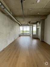 Building Photo - 495 W 6th Ave
