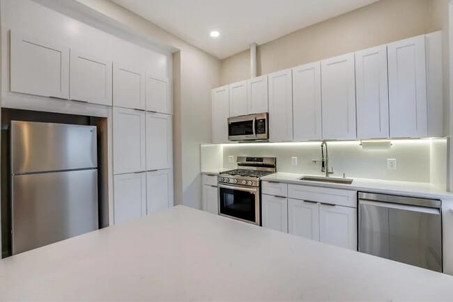 Building Photo - 3302 Palisade Ave