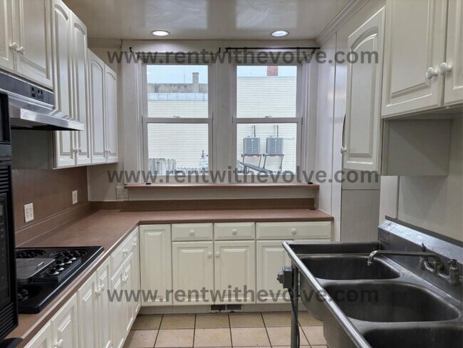 Building Photo - 120 E Franklin St