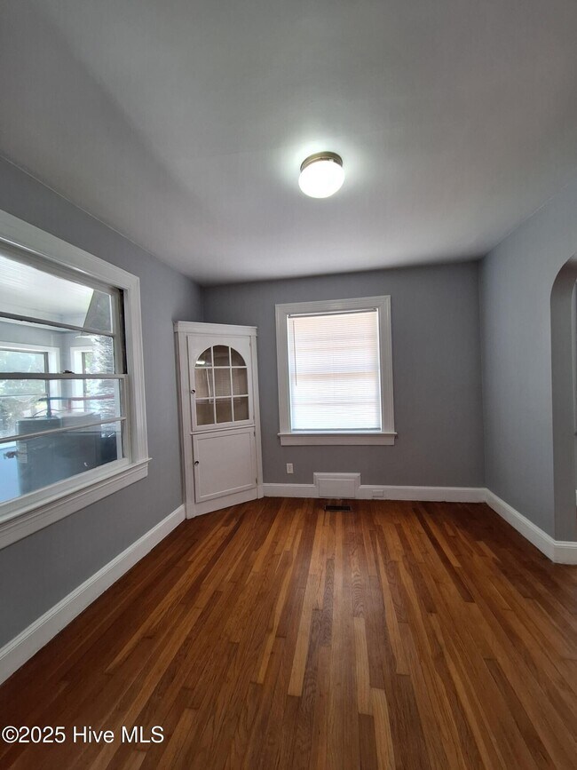 Building Photo - 2409 S Memorial Dr