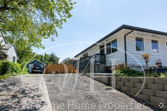 Building Photo - 4 E Walnut St