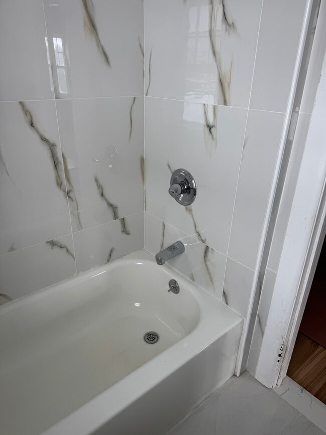 Building Photo - 334 Midland Ave