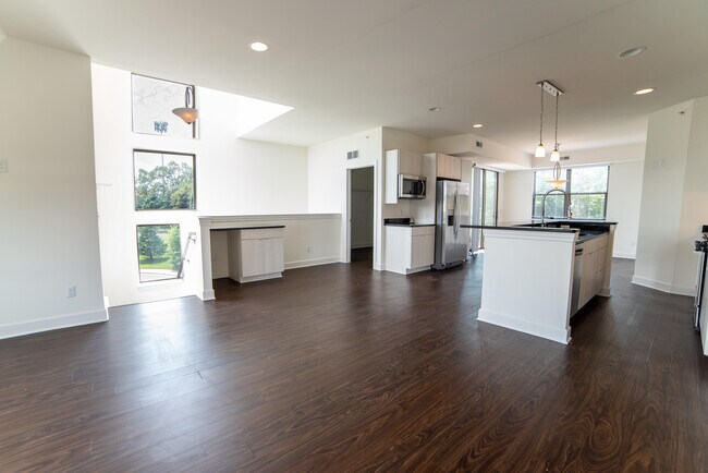 Foto del edificio - 1250 Diamond Ct