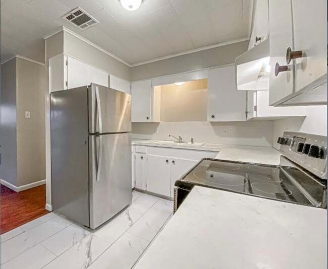 Building Photo - 706 Stubbs Ave