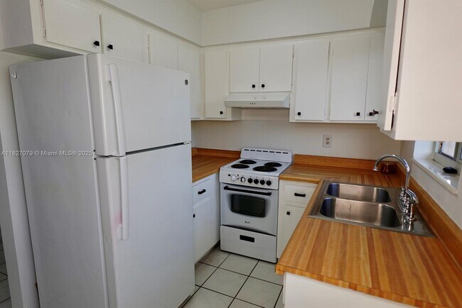 Foto del edificio - 250 NE 40th St