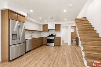 Building Photo - 1122 Beachwood Dr