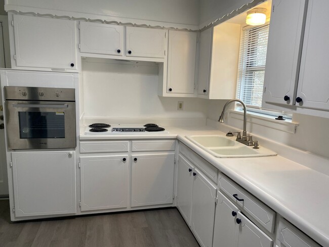 Building Photo - 1211 Blanton Pl
