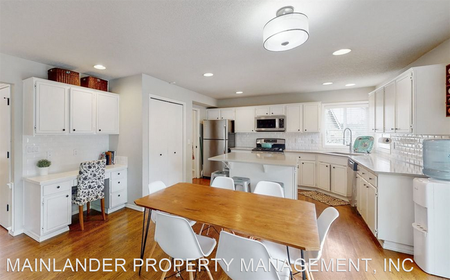 Building Photo - 4 br, 2.5 bath House - 5080 SW GREENWOOD CIR.