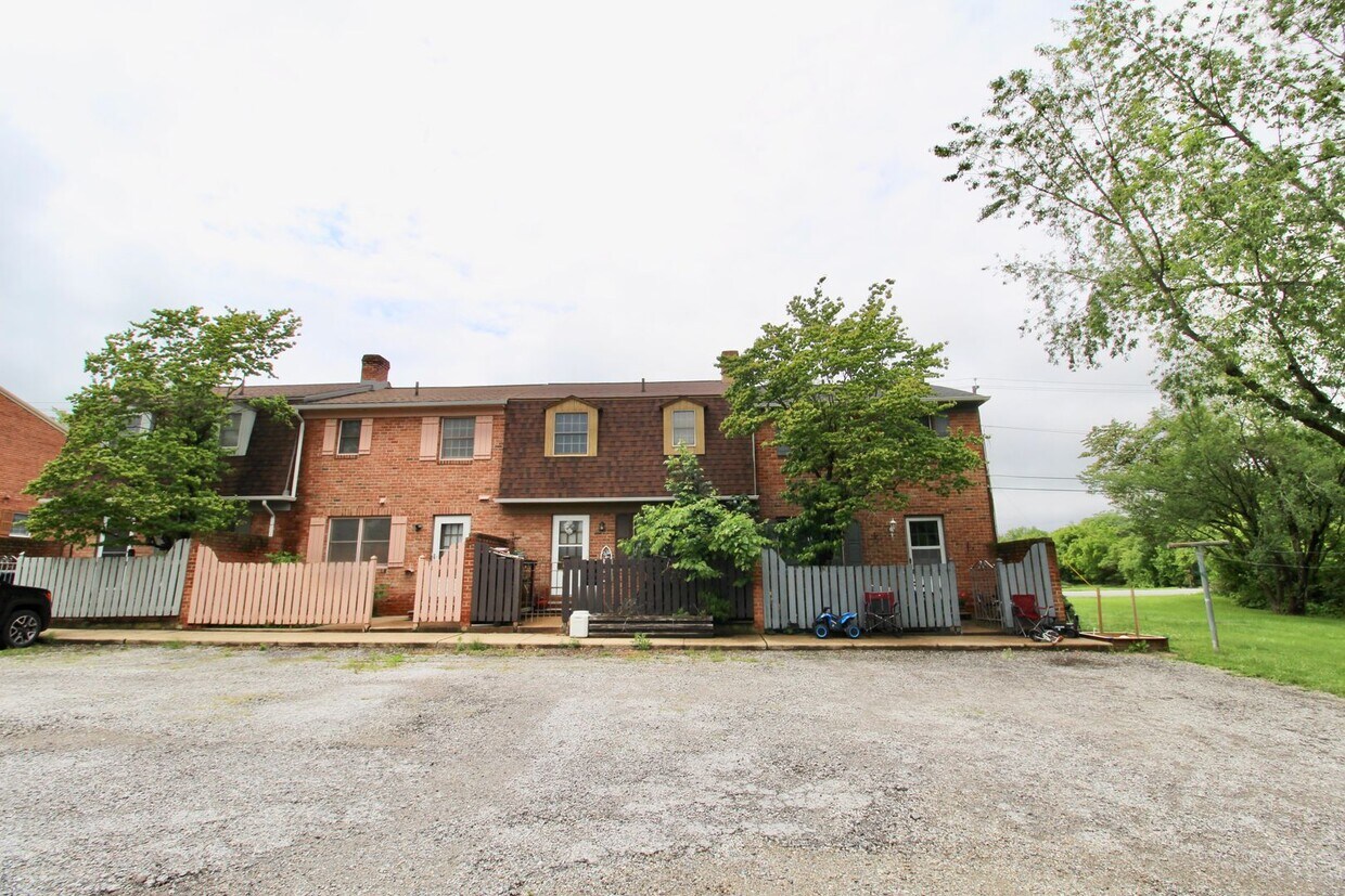 Foto del edificio - 2 bedroom townhome right across from westo...