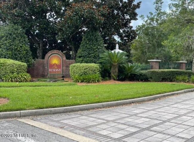 Foto del edificio - 7800 Point Meadows Dr