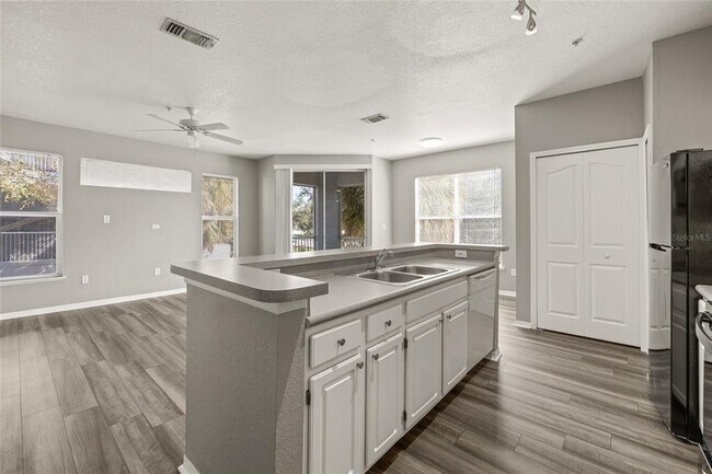 Foto del edificio - 5519 Legacy Crescent Pl